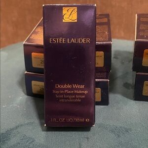 Estée Lauder Double Wear Foundation - Navy & Gold Box